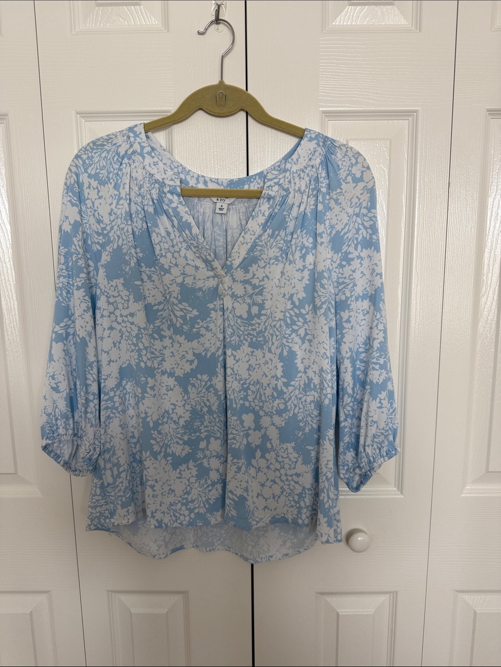 crown & ivy Light Blue and White Floral V-Neck Blouse